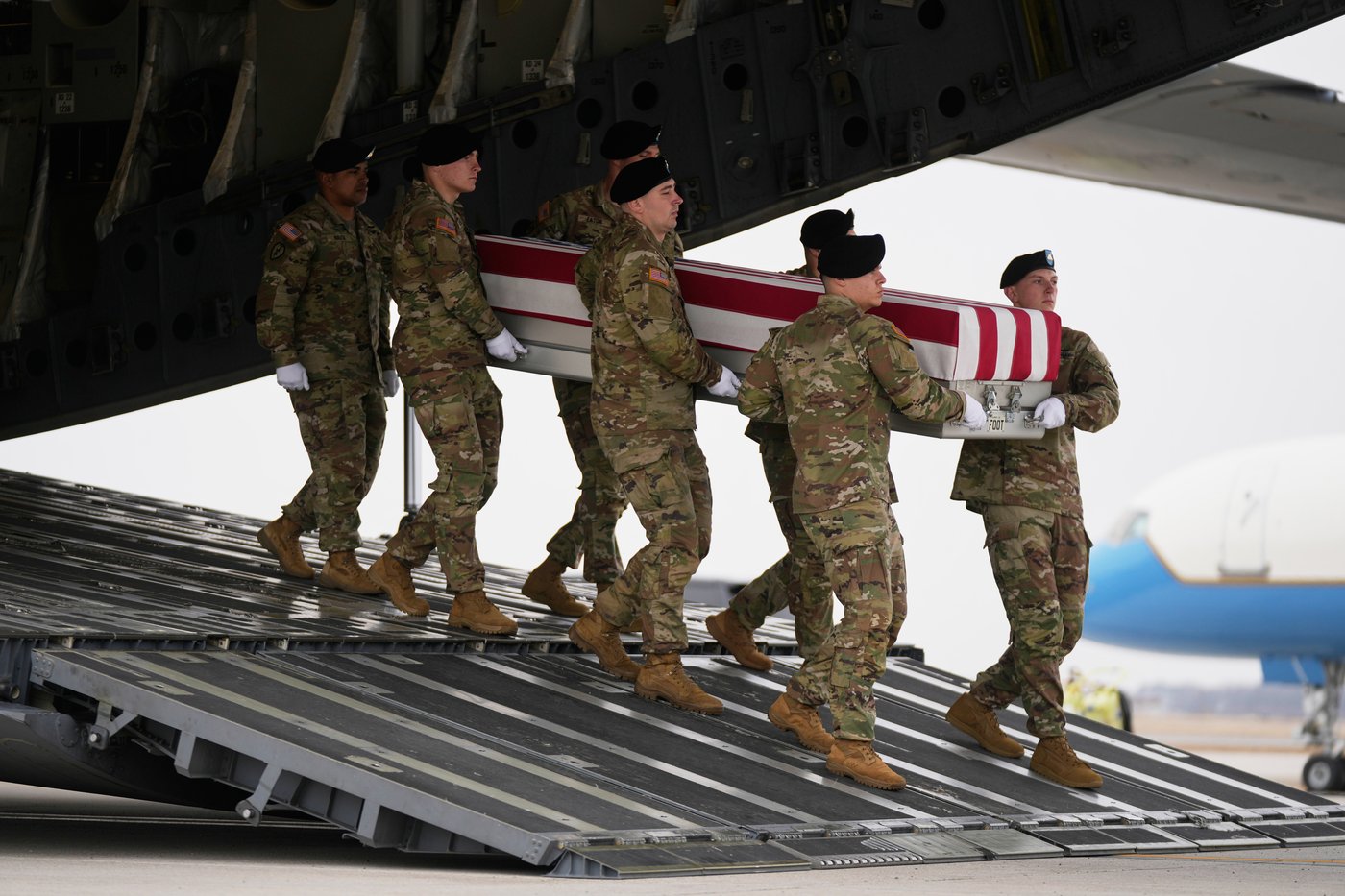 Photos show dignified transfer for 6 US soldiers killed in the war in the Middle East | iNFOnews.ca