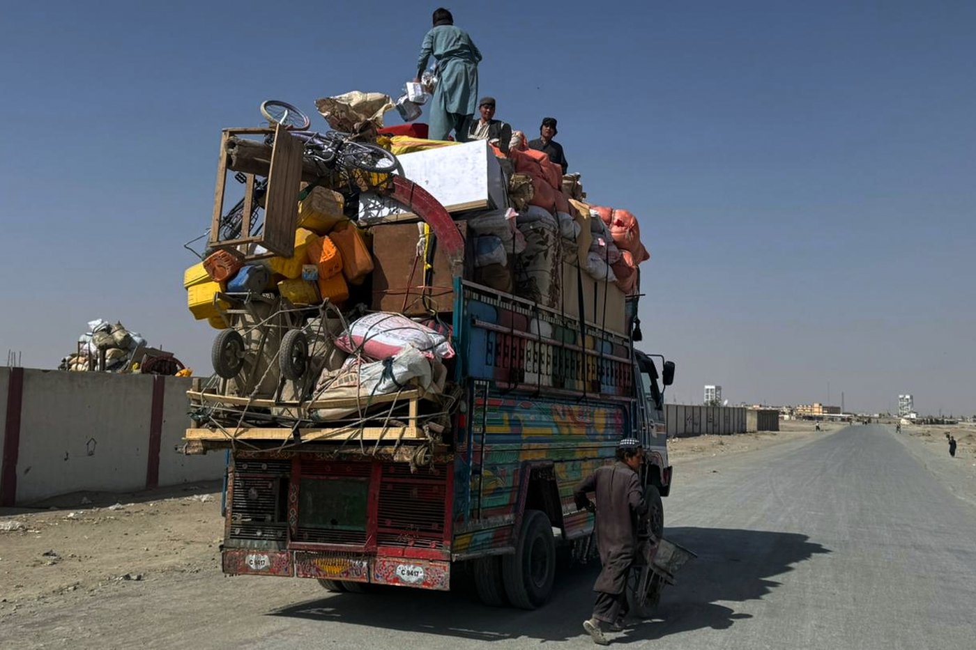 Afghanistan and Pakistan pledge to respect ceasefire after more than a week of deadly fighting | iNFOnews.ca Afghanistan and Pakistan pledge to respect ceasefire after more than a week of deadly fighting | iNFOnews.ca
