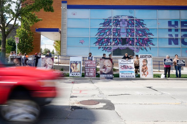 Wisconsin Planned Parenthood resumes offering abortions after a nearly monthlong pause | iNFOnews.ca Wisconsin Planned Parenthood resumes offering abortions after a nearly monthlong pause | iNFOnews.ca