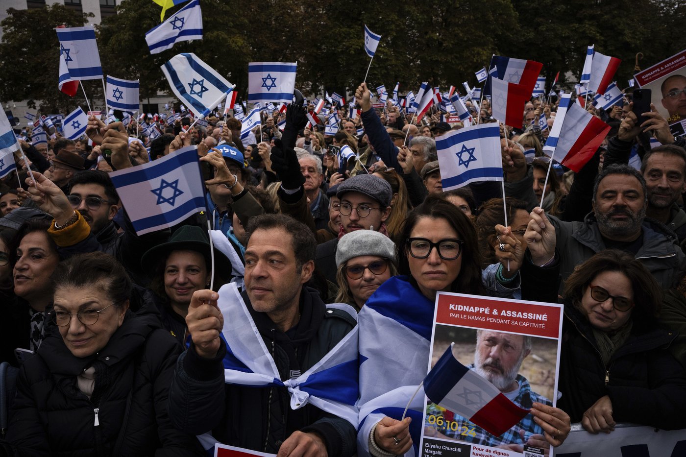 Pro-Palestinian and pro-Israeli crowds rally across the world on the eve of Oct. 7 anniversary | iNFOnews.ca