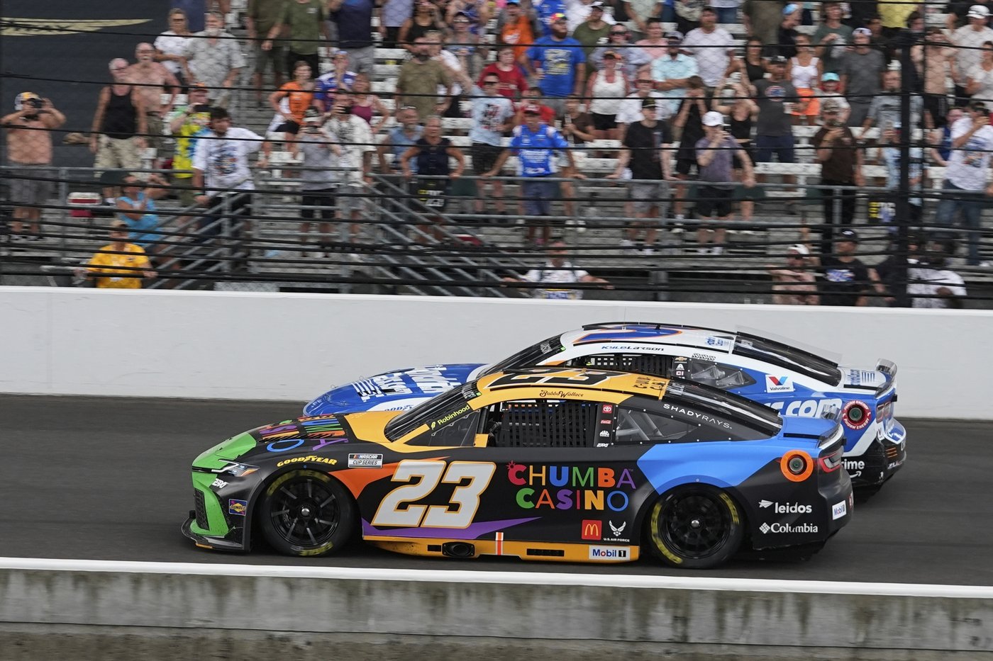 Bubba Wallace becomes first Black driver to win a major race on Indianapolis' oval | iNFOnews.ca Bubba Wallace becomes first Black driver to win a major race on Indianapolis' oval | iNFOnews.ca