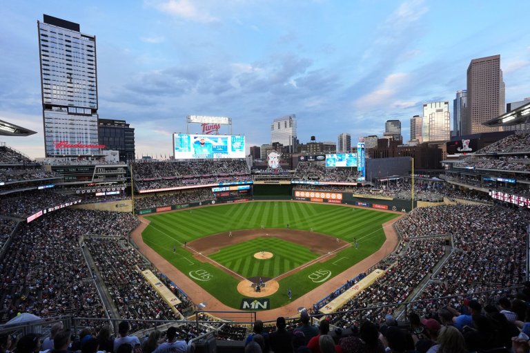 Twins change lead owner from one Pohlad to another, as 3 new investor groups become limited partners | iNFOnews.ca