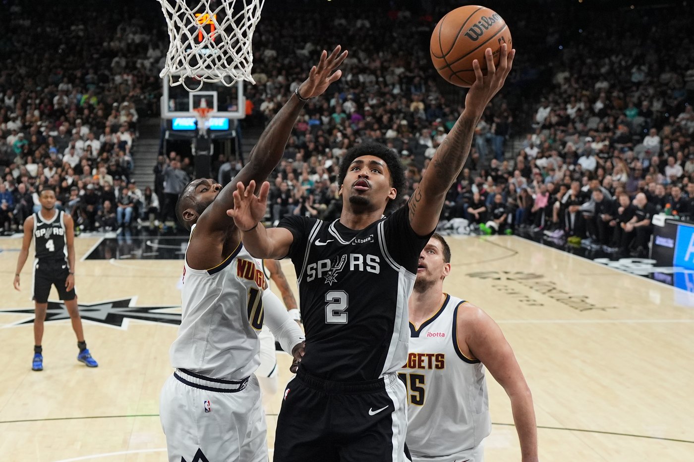 Jokic, Murray rally Nuggets from 20-point deficit to beat Spurs 136-131 in Wembanyama's absence | iNFOnews.ca