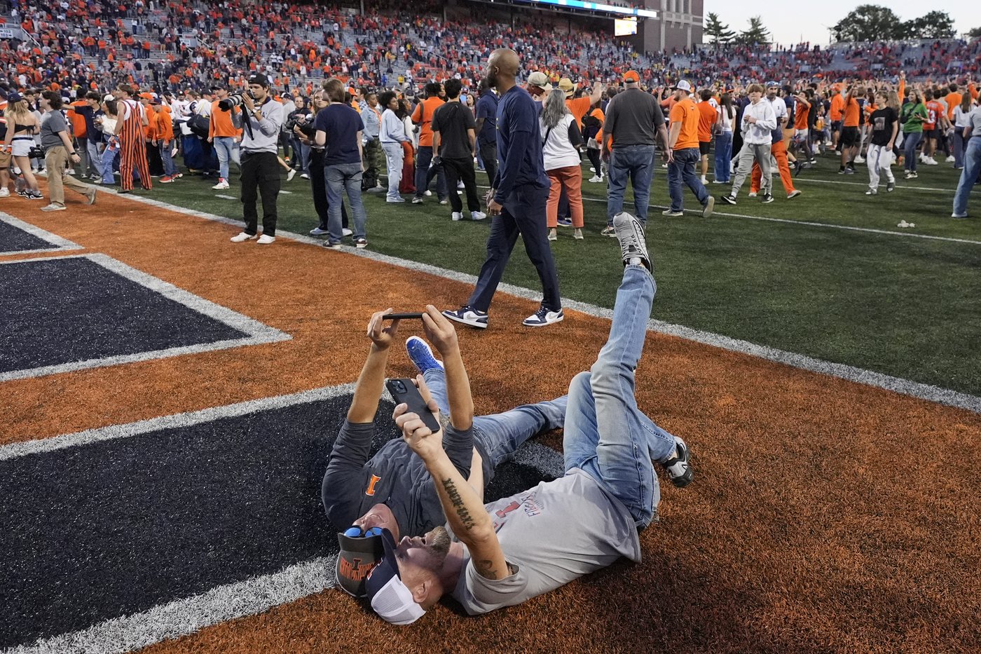 No. 22 Illinois beats No. 24 Michigan 21-7 for its first win over the Wolverines since 2009 | iNFOnews.ca No. 22 Illinois beats No. 24 Michigan 21-7 for its first win over the Wolverines since 2009 | iNFOnews.ca