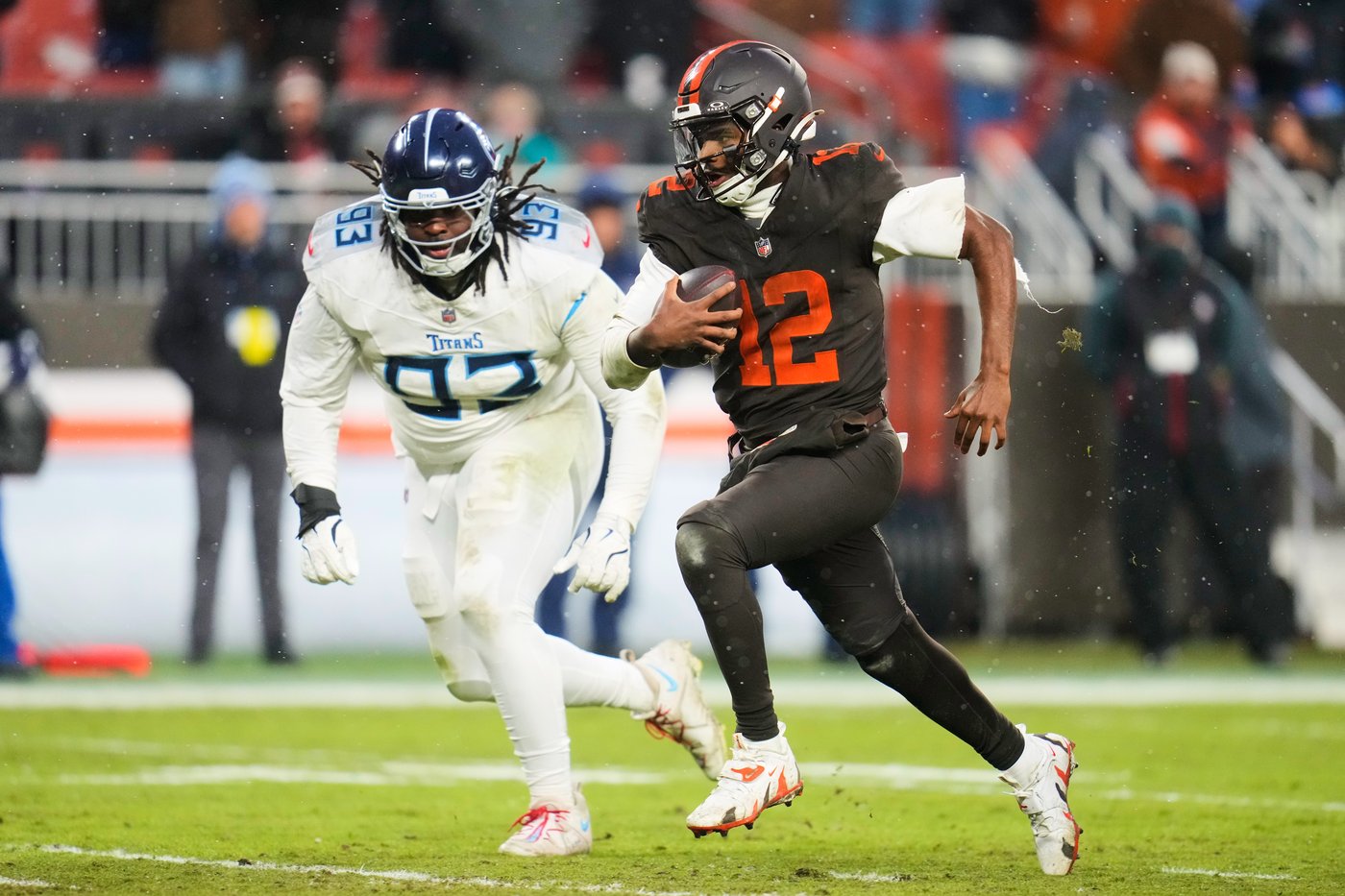 Tony Pollard runs for 161 yards and 2 TDs as Titans outlast Shedeur Sanders and Browns 31-29 | iNFOnews.ca