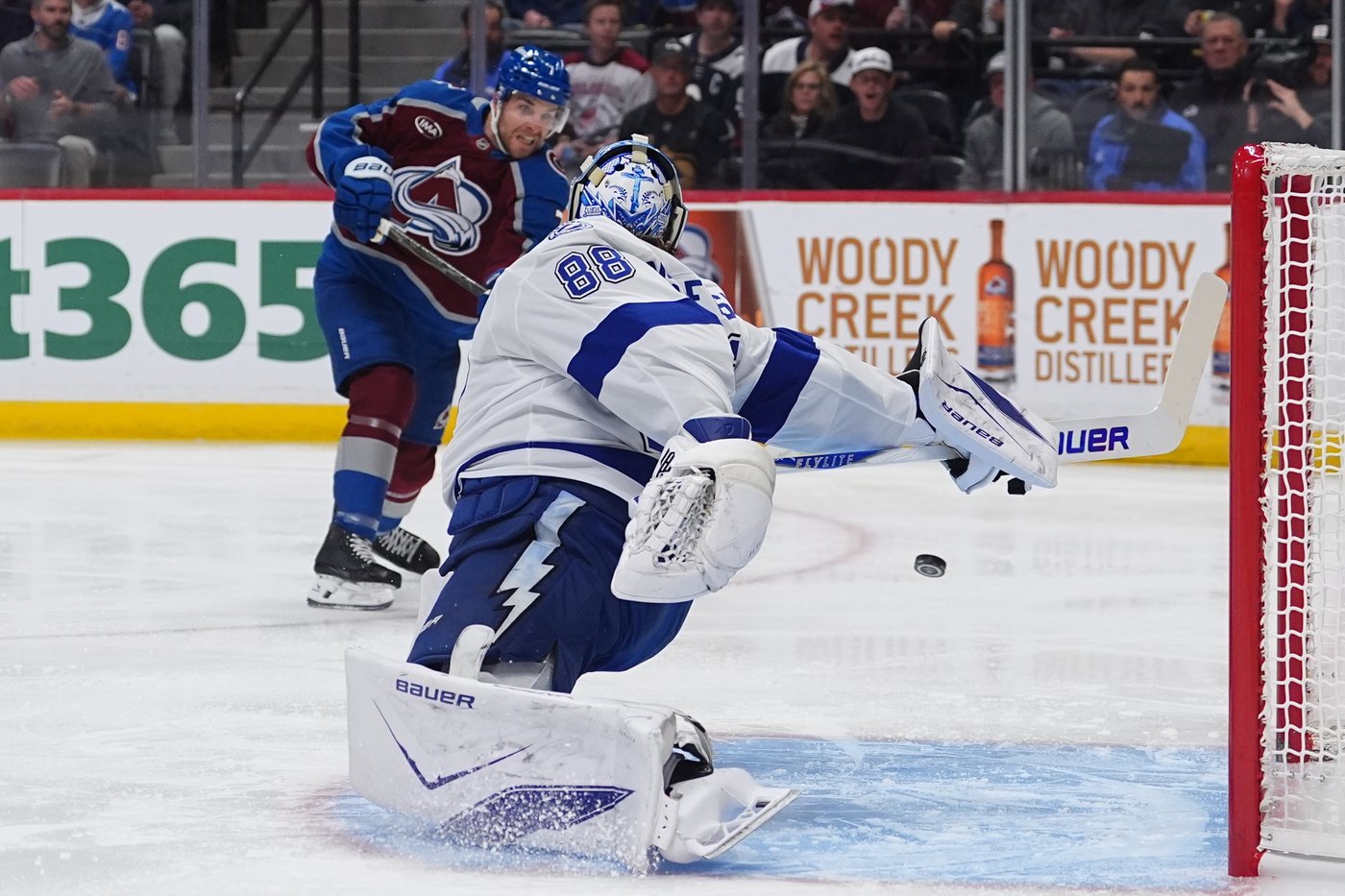 Nathan MacKinnon has goal and 3 assists in Avalanche's 6-3 win over Lightning | iNFOnews.ca