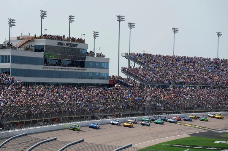 Ty Gibbs holds on to win NASCAR Cup Series race at Iowa Speedway | iNFOnews.ca