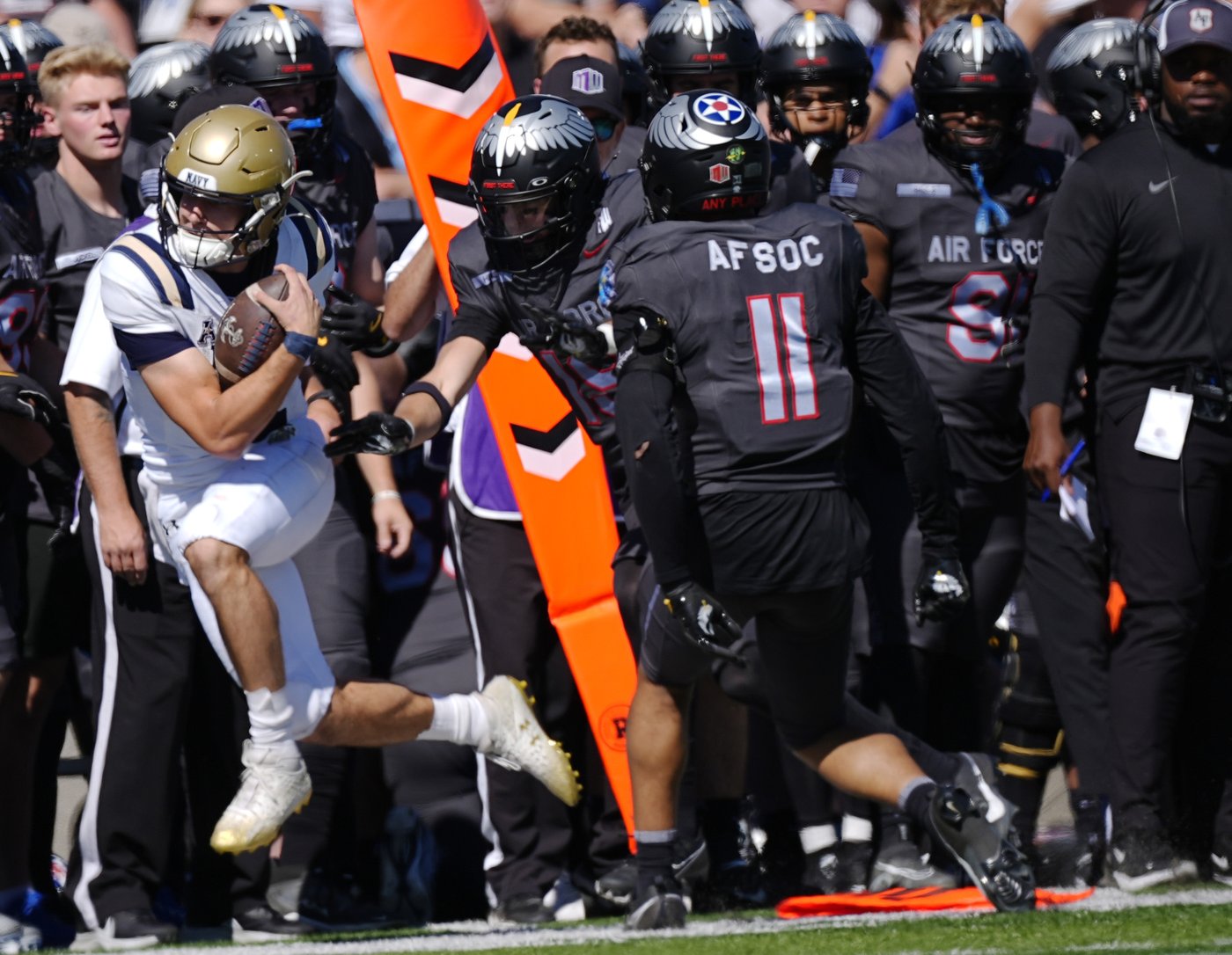 Navy runs past Air Force 34-7, reaches 5-0 for first time since 2017 | iNFOnews.ca Navy runs past Air Force 34-7, reaches 5-0 for first time since 2017 | iNFOnews.ca