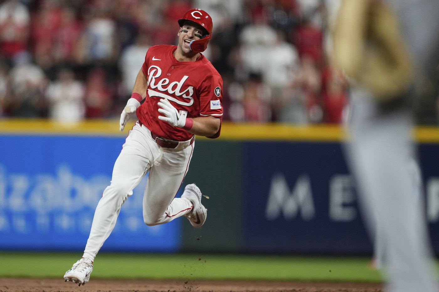 Steer's 2-run triple in 8th helps Reds beat Dodgers 5-2 after Ohtani's outing cut short | iNFOnews.ca