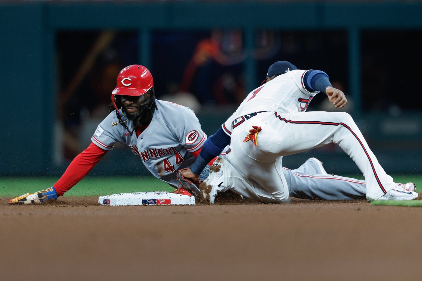 De La Cruz closes in on 30-30, Williamson throws six sharp innings as Reds blank Braves 4-0 | iNFOnews.ca