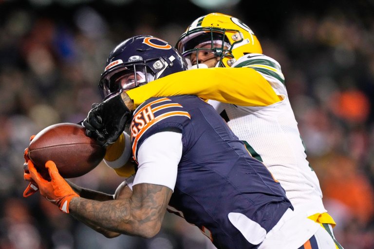 Bears stun Packers 22-16 with improbable rally as Williams finds Moore for winning score in OT | iNFOnews.ca