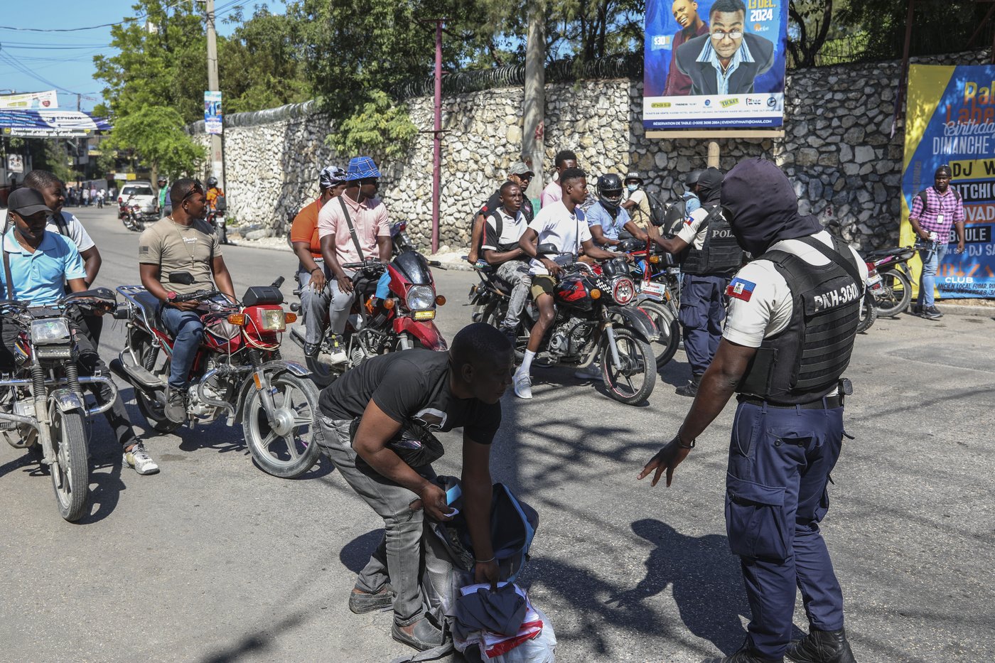 Residents in Haiti's capital stand with police in a battle to repel the latest gang attack | iNFOnews.ca Residents in Haiti's capital stand with police in a battle to repel the latest gang attack | iNFOnews.ca