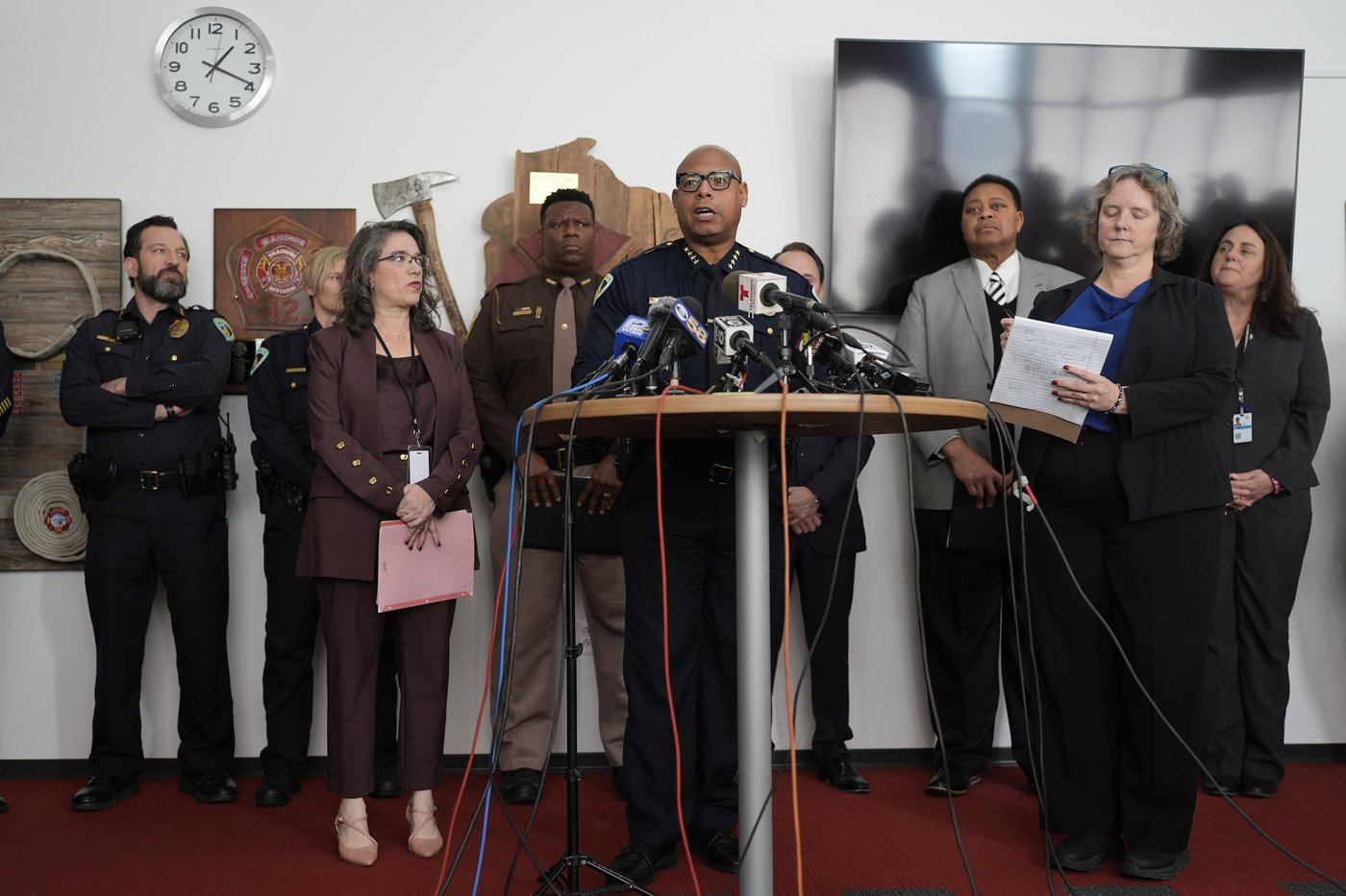 Wisconsin police chief overseeing school shooting probe is named to Seattle job | iNFOnews.ca