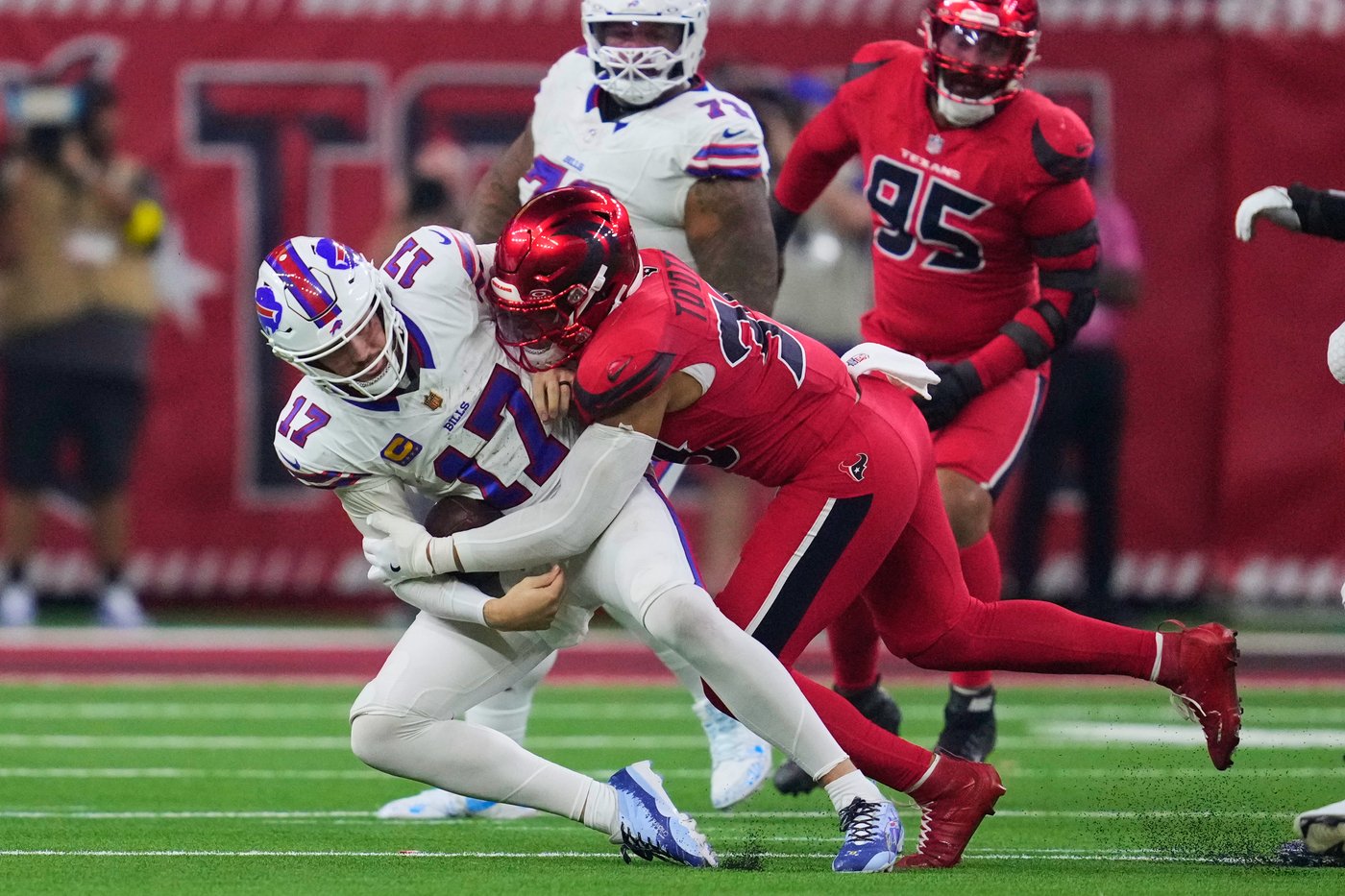 Josh Allen throws interception in final seconds to seal Bills' 23-19 loss to Texans | iNFOnews.ca
