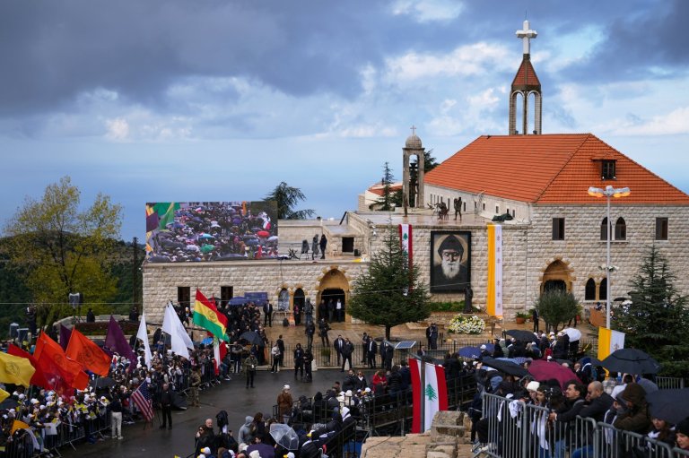 Pope in Lebanon prays for peace at tomb of saint revered by Christians and Muslims alike | iNFOnews.ca