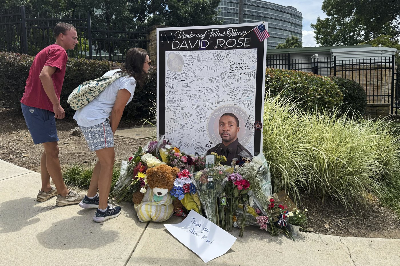 Shooter attacked CDC headquarters to protest COVID-19 vaccines | iNFOnews.ca