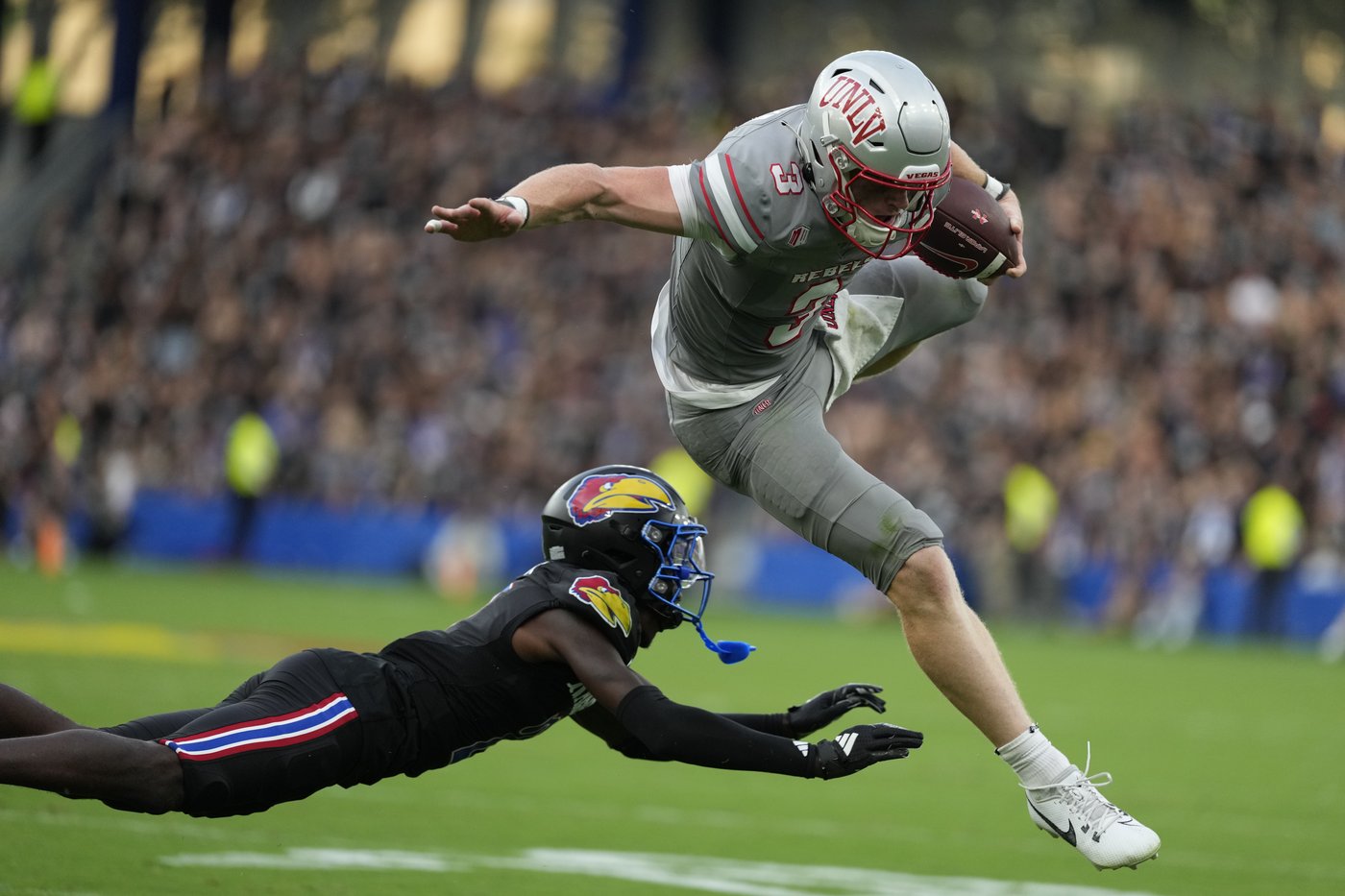Newly ranked UNLV hopes to take a step toward the playoffs when Syracuse visits | iNFOnews.ca