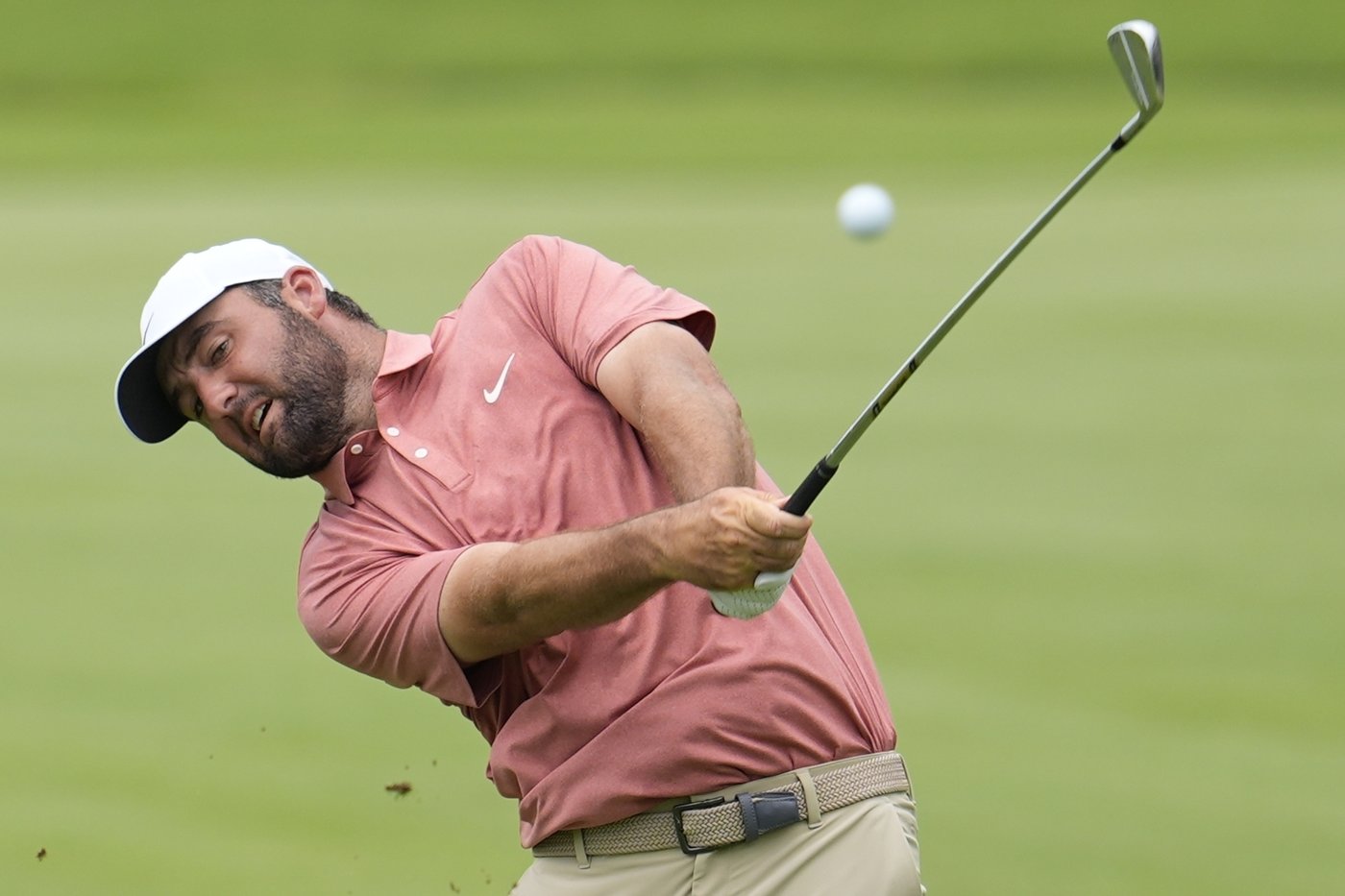 Russell Henley birdies last 3 holes for a 61 to lead Tour Championship over Scheffler | iNFOnews.ca