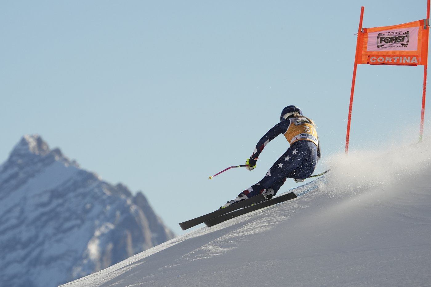 Lindsey Vonn falls while on pace for top-5 finish at super-G in Cortina but avoids injury again | iNFOnews.ca