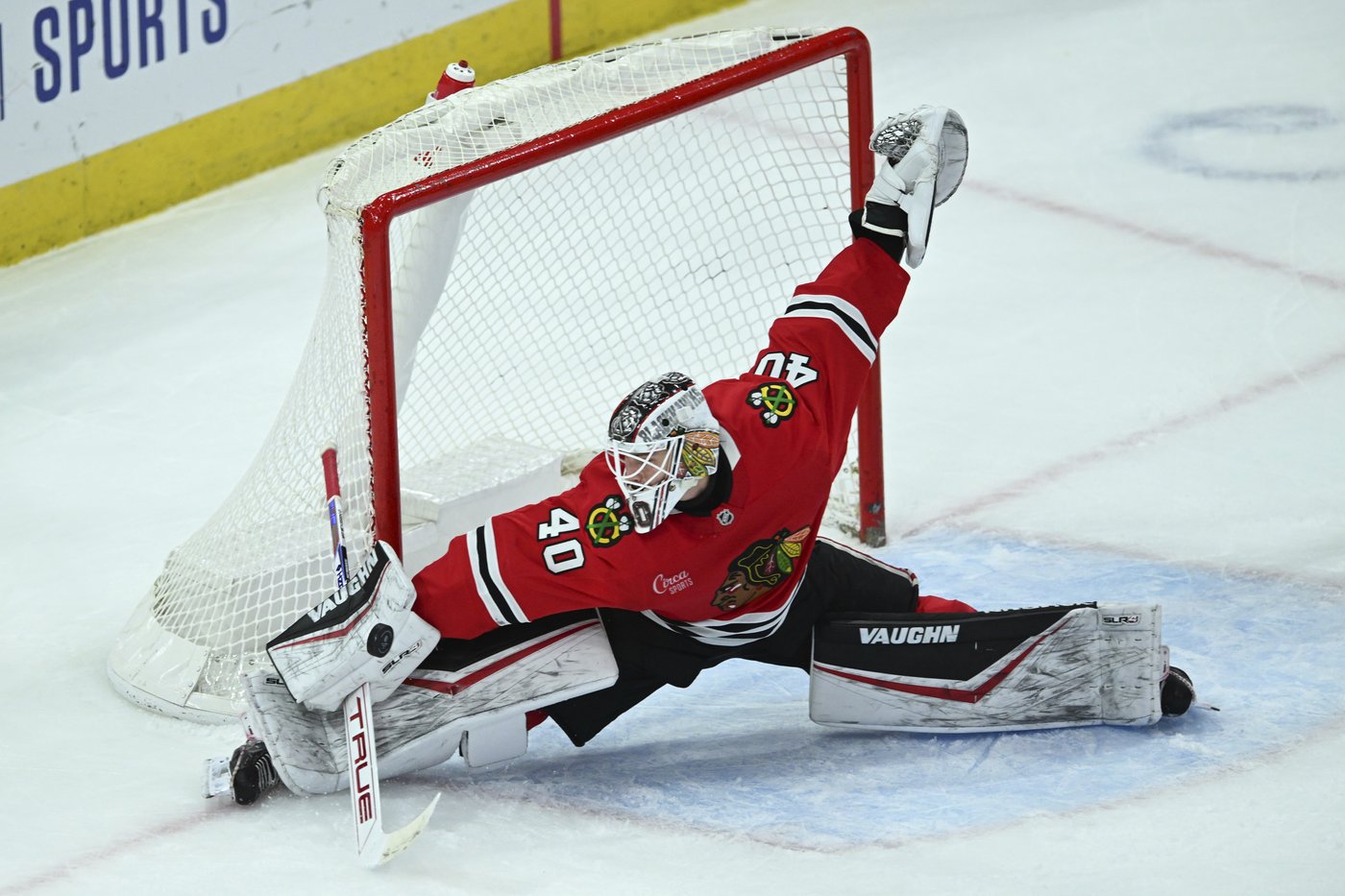Soderblom shines as Blackhawks end five-game skid with 4-2 win over Canadiens | iNFOnews.ca Soderblom shines as Blackhawks end five-game skid with 4-2 win over Canadiens | iNFOnews.ca