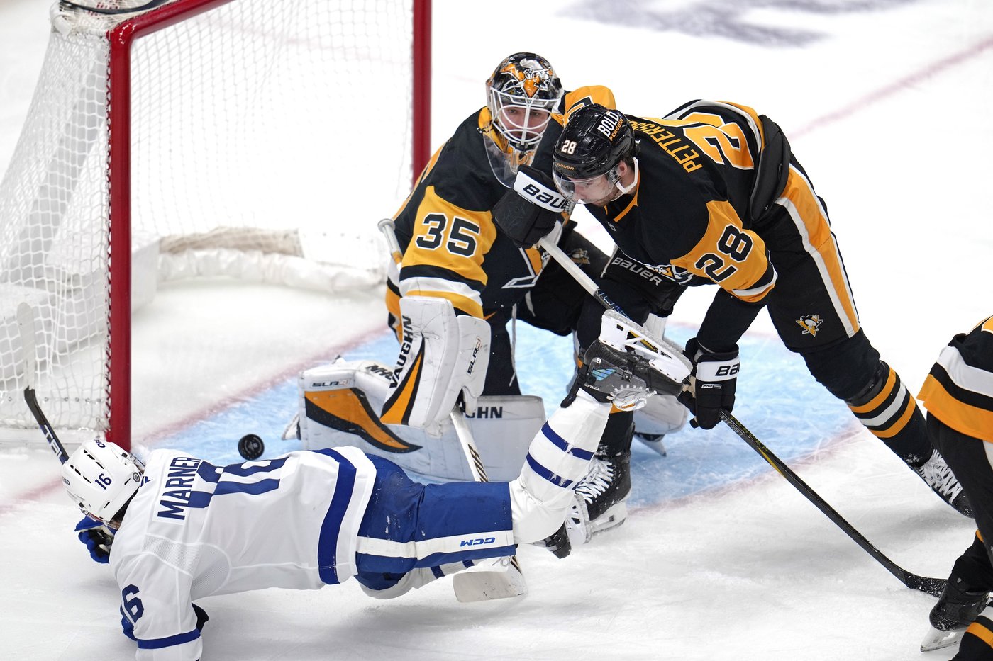 Bunting scores decisive power-play goal to power Penguins past Maple Leafs 5-2 | iNFOnews.ca