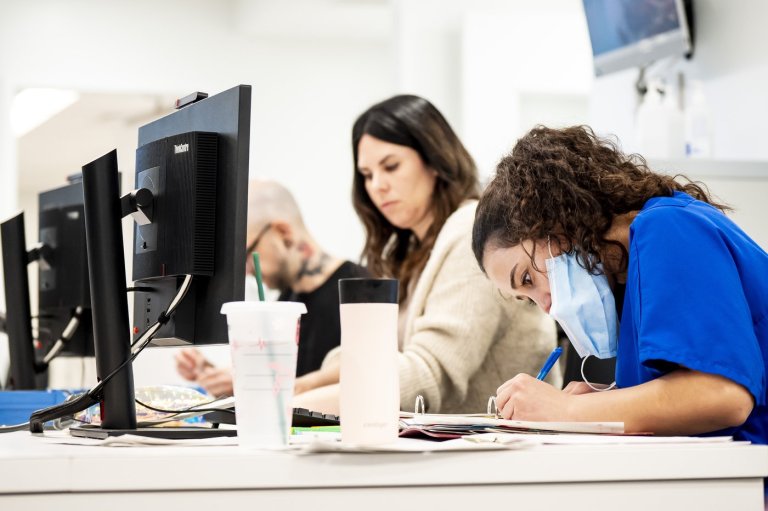 More than a third of young nurses in Canada do not renew licences, says think tank | iNFOnews.ca