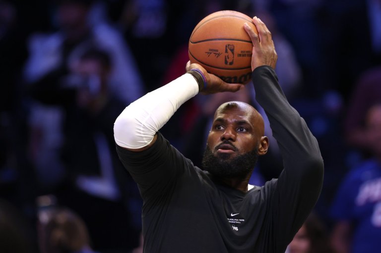LeBron James is playing for the Philadelphia 76ers for the first time in preseason game at Brooklyn | iNFOnews.ca