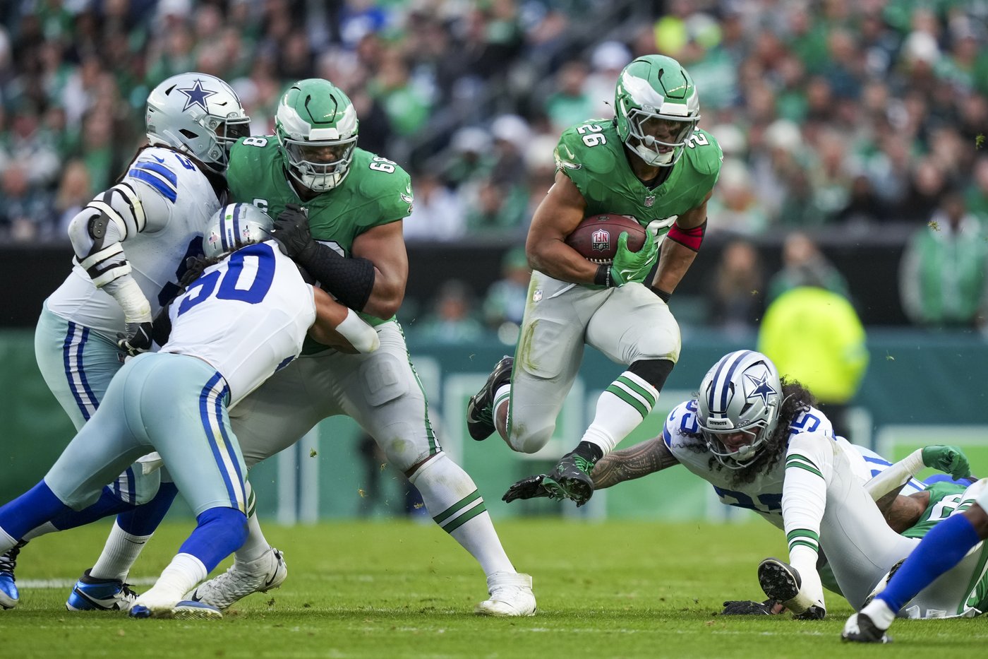 Saquon Barkley tops 2,000 yards rushing as Eagles beat Cowboys 41-7 to clinch NFC East | iNFOnews.ca