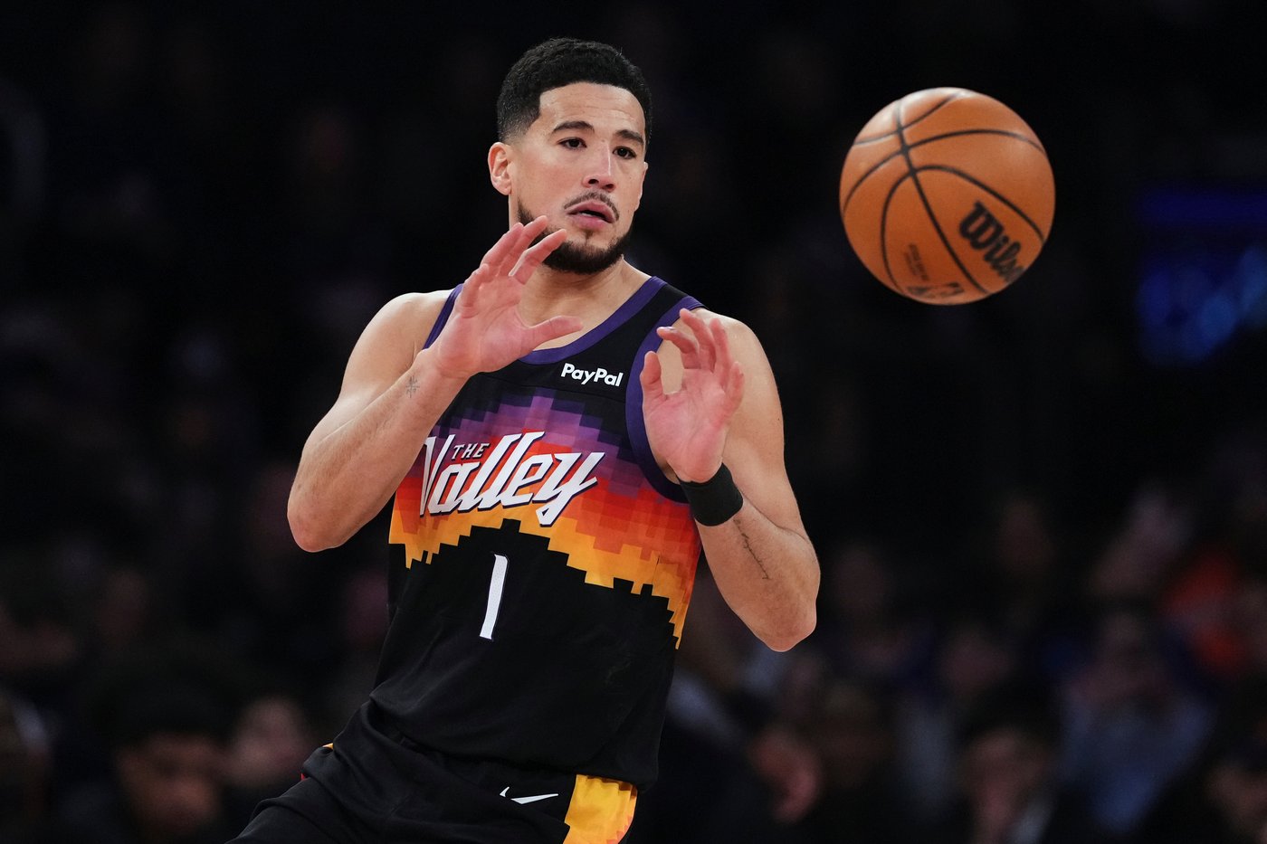 Booker returns from ankle injury to lead the Suns to a 106-99 victory over the slumping Knicks | iNFOnews.ca Booker returns from ankle injury to lead the Suns to a 106-99 victory over the slumping Knicks | iNFOnews.ca