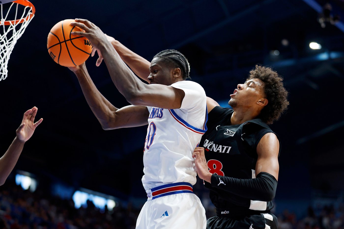 Thiam scores career-high 28 to lead Cincinnati to an 84-68 upset of No. 8 Kansas | iNFOnews.ca