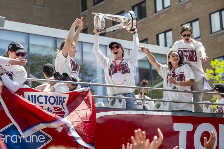 ‘So much love’: Montreal Victoire celebrate Walter Cup win with downtown parade | iNFOnews.ca