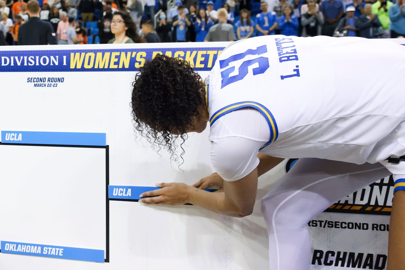 March Madness: An eighth grader from Pittsburgh is all alone with a perfect women's NCAA bracket | iNFOnews.ca