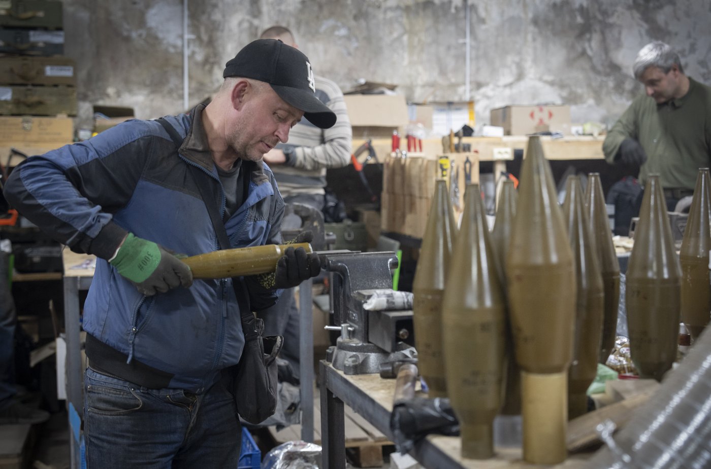 Americans helping Ukraine's war efforts say the US hasn't done enough | iNFOnews.ca