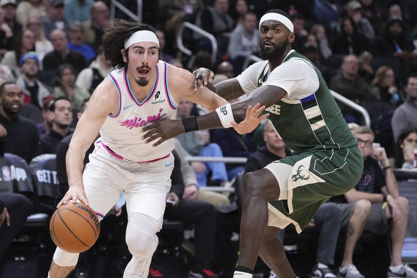 Lillard, Bucks overcome travel issues to trounce Heat 125-96 for 5th straight win | iNFOnews.ca