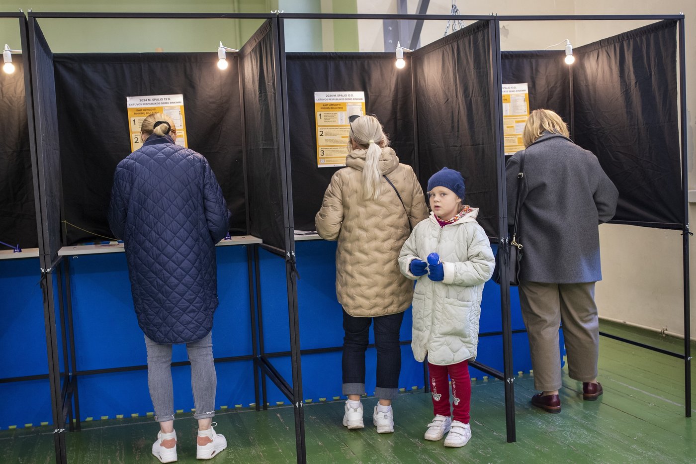 Lithuanians vote in parliamentary election with many looking for change despite a strong economy | iNFOnews.ca