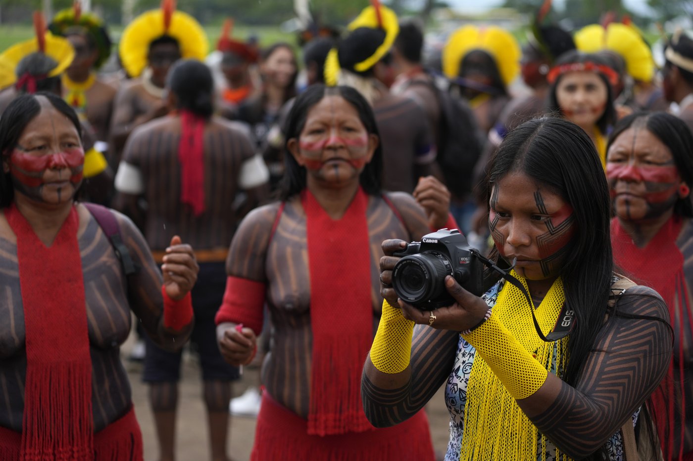 Indigenous people march in Brazil's capital against bill limiting land rights | iNFOnews.ca