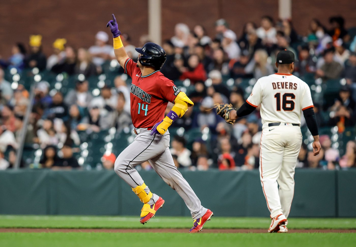 Drew Gilbert homers and Landen Roupp pitches 5 solid innings as Giants beat Diamondbacks 6-1 | iNFOnews.ca Drew Gilbert homers and Landen Roupp pitches 5 solid innings as Giants beat Diamondbacks 6-1 | iNFOnews.ca