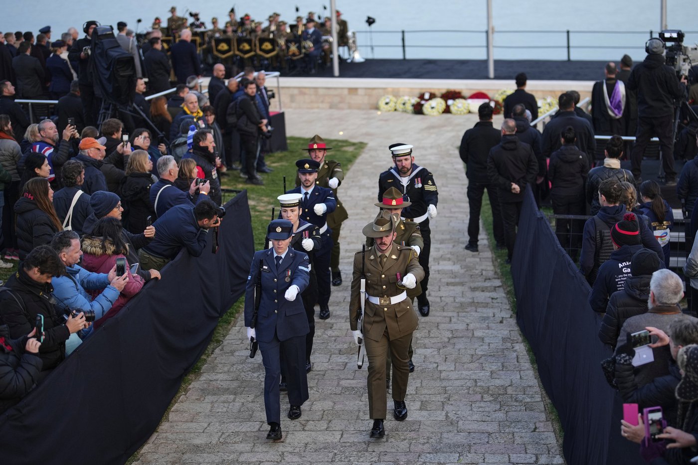 PHOTO COLLECTION:Anzac Day | iNFOnews.ca