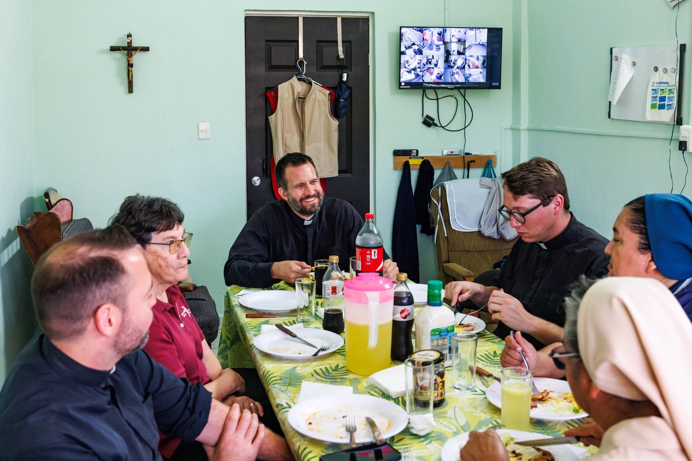 As border dynamics change, priest keeps ministering to migrants and deportees | iNFOnews.ca