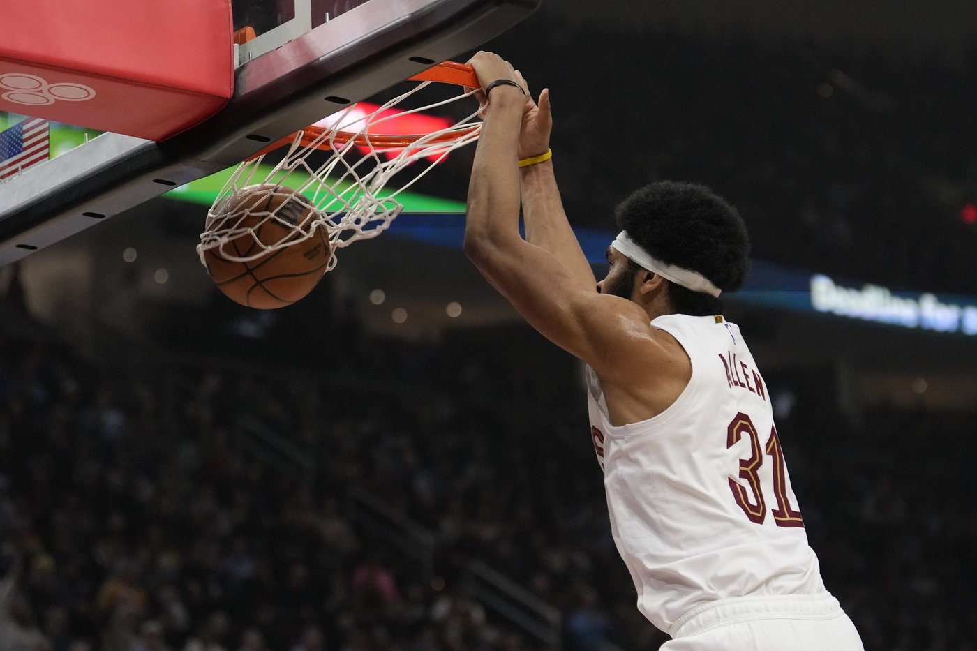 Cavaliers beat Thunder 129-122 to end OKC's 15-game winning streak in matchup of NBA's top teams | iNFOnews.ca Cavaliers beat Thunder 129-122 to end OKC's 15-game winning streak in matchup of NBA's top teams | iNFOnews.ca