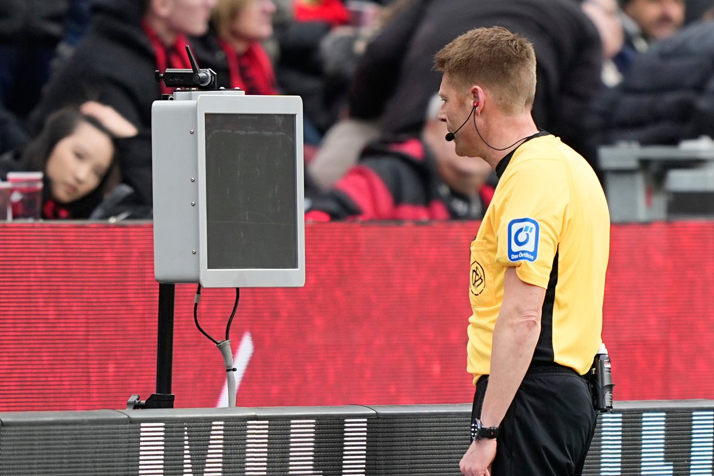 Tapping, twirling and "T" signs: Sports replays have a language all their own | iNFOnews.ca