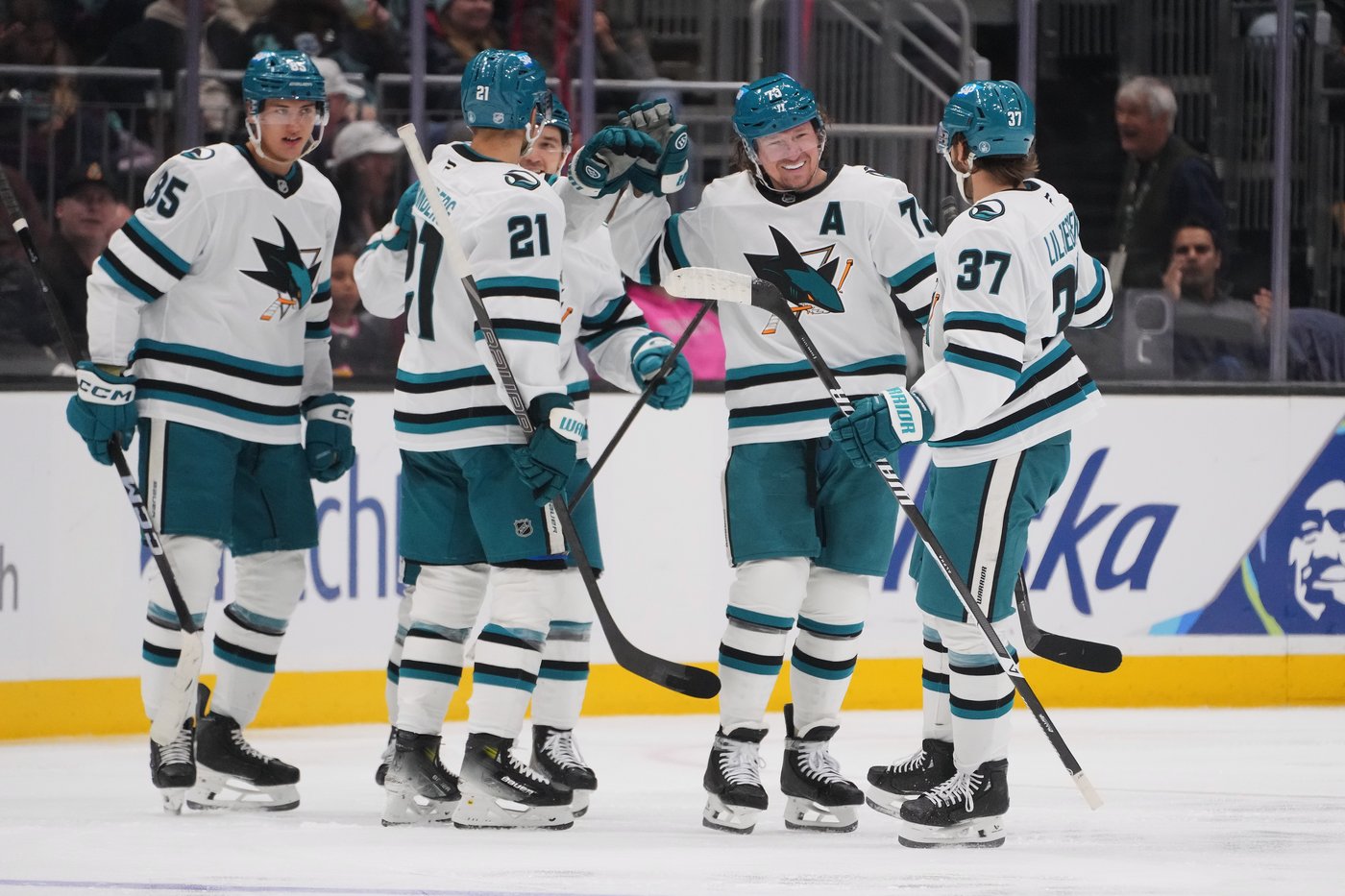 Big nights for Toffoli, Smith and Celebrini send Sharks to 6-3 win over Mammoth | iNFOnews.ca