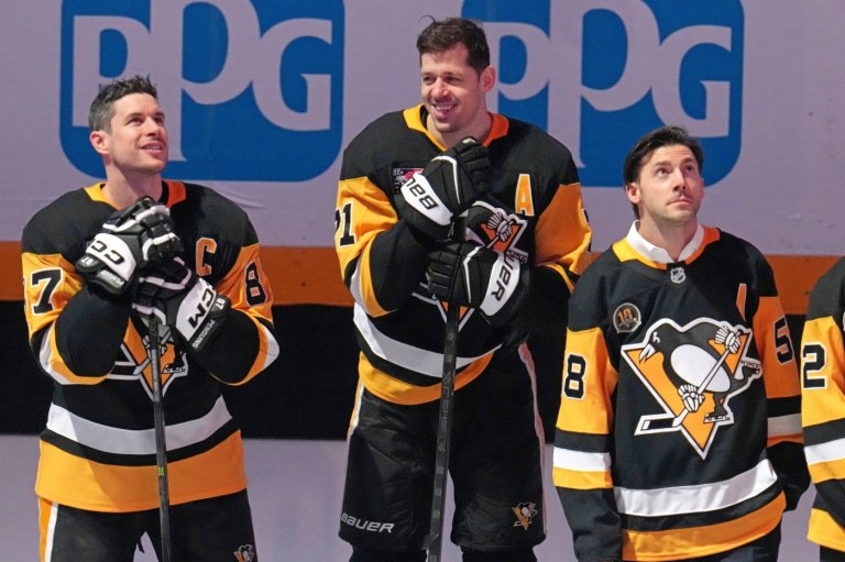 A nod to the past brought Sidney Crosby to tears. The Penguins captain is smiling about the present | iNFOnews.ca