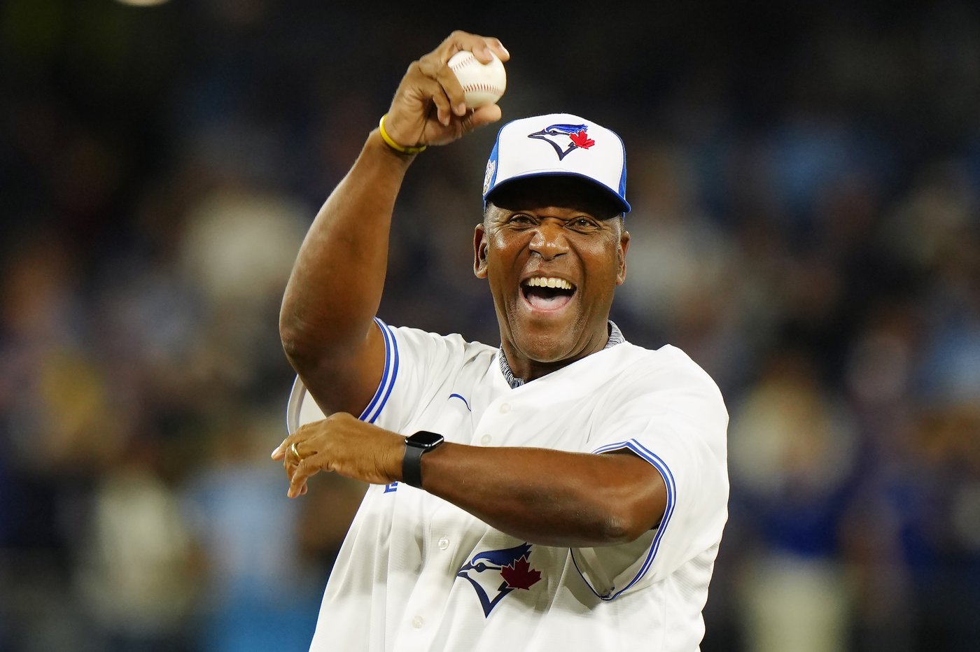 Blue Jays legend Joe Carter to be honoured with statue outside Rogers Centre | iNFOnews.ca
