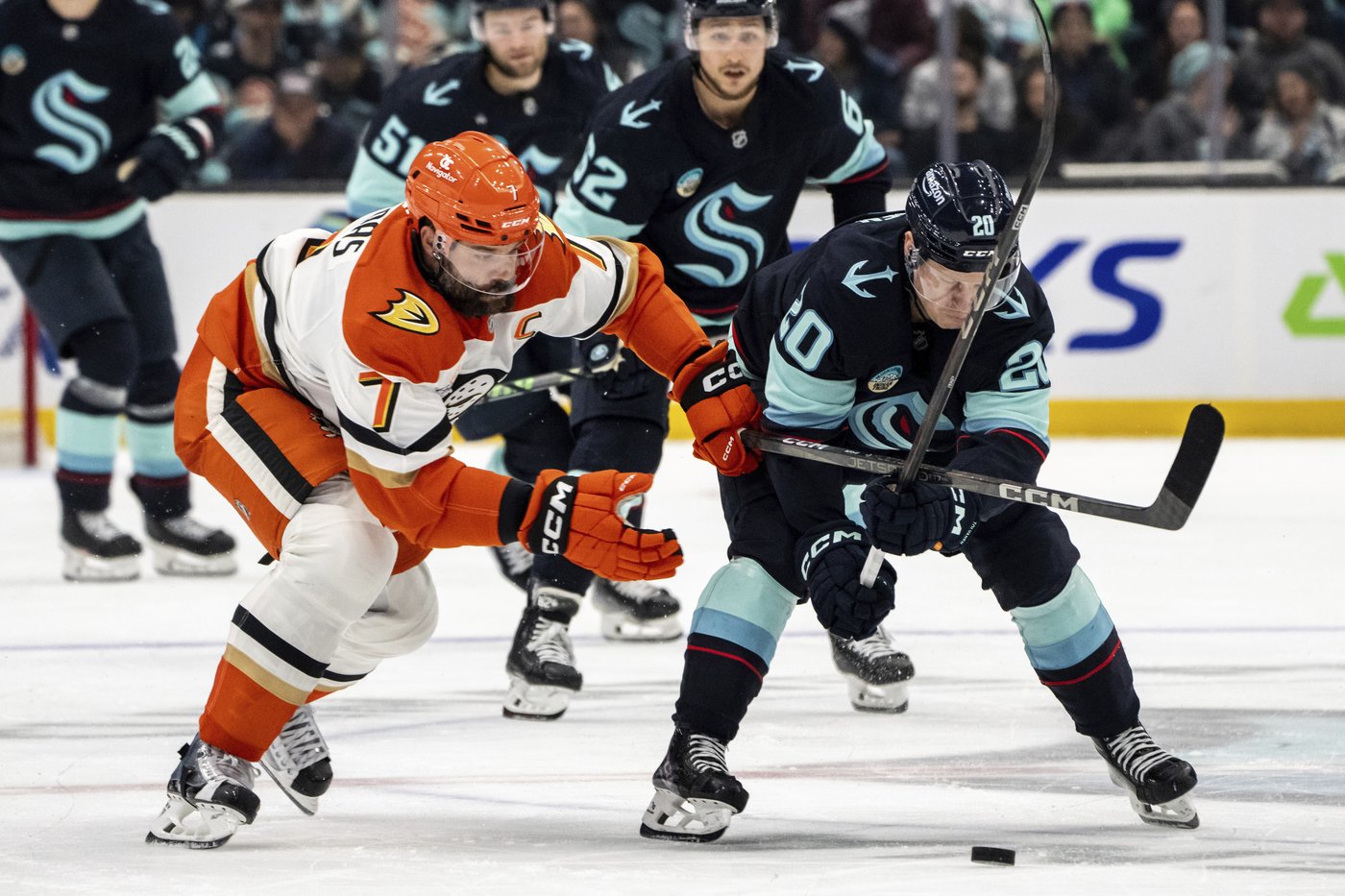 Gibson stops 42 shots as the Ducks beat the Kraken 5-2 | iNFOnews.ca