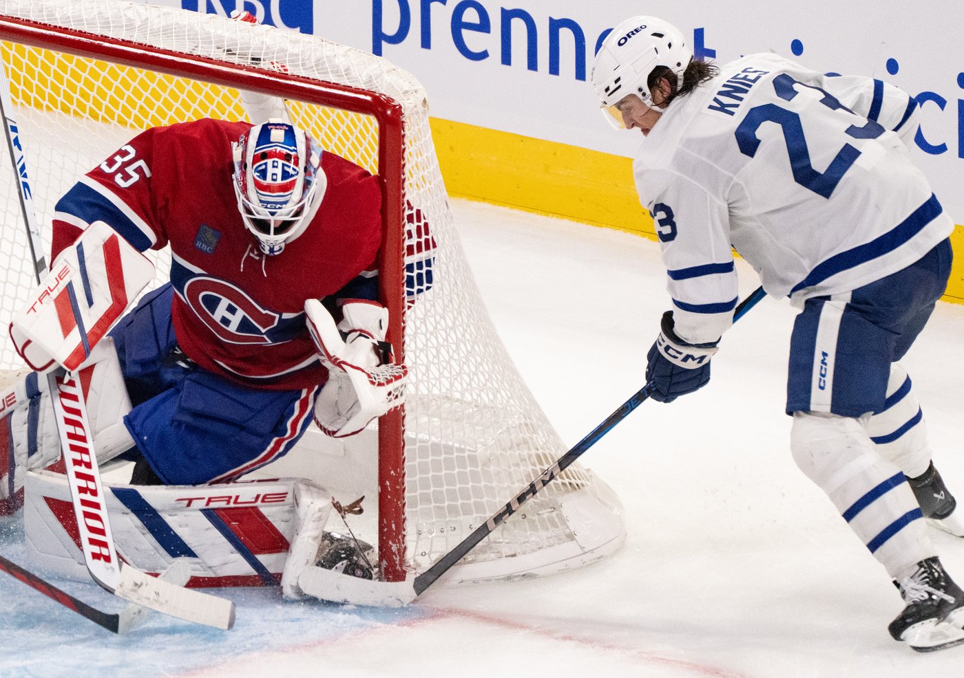 Montembeault shows he's up to the task as Canadiens' No. 1 in season-opening win | iNFOnews.ca