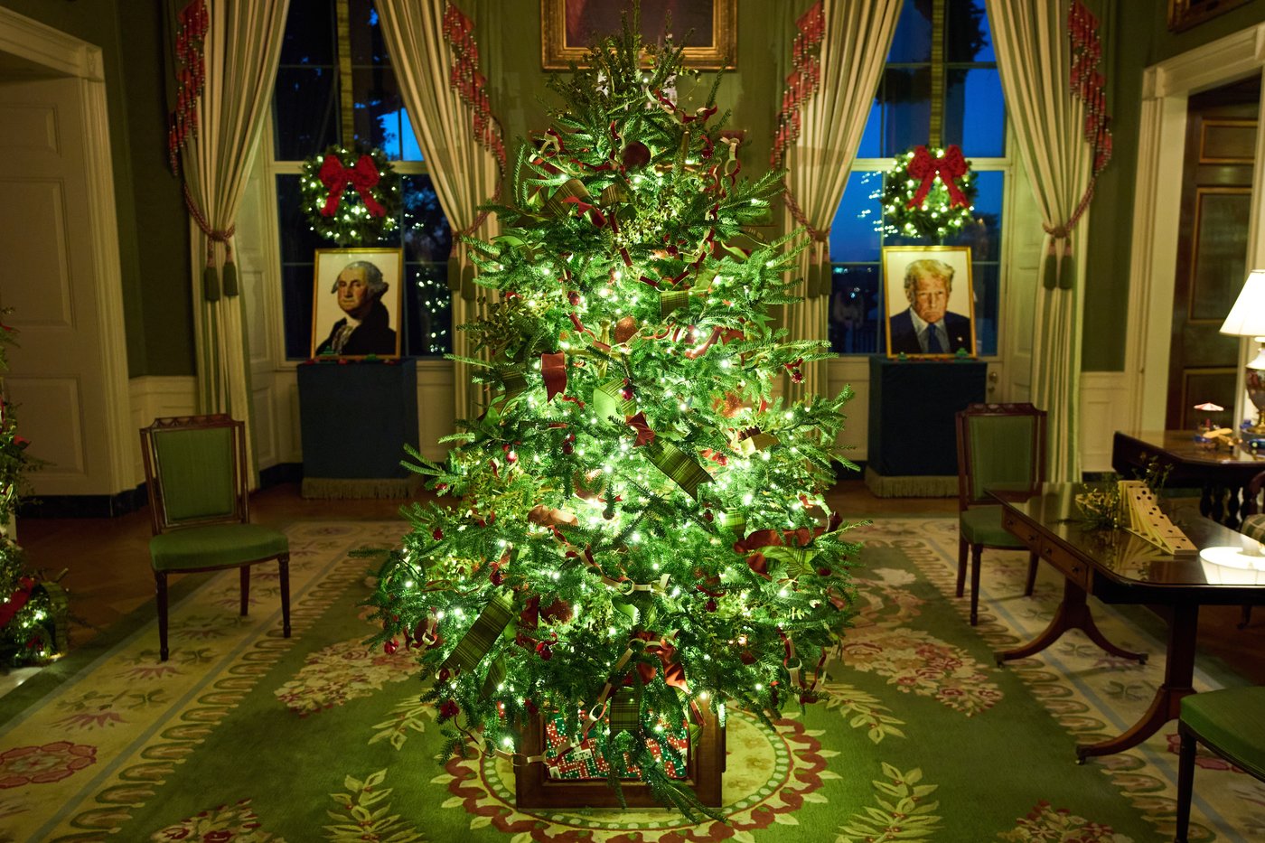 Photos show a world aglow with holiday lights | iNFOnews.ca