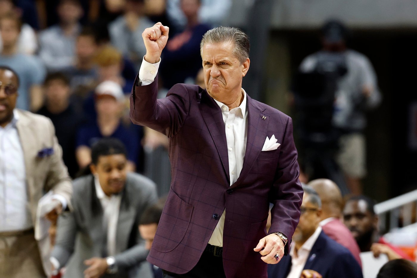 Hall's second straight 30-point game leads Auburn to 95-73 blowout against No. 15 Arkansas | iNFOnews.ca Hall's second straight 30-point game leads Auburn to 95-73 blowout against No. 15 Arkansas | iNFOnews.ca