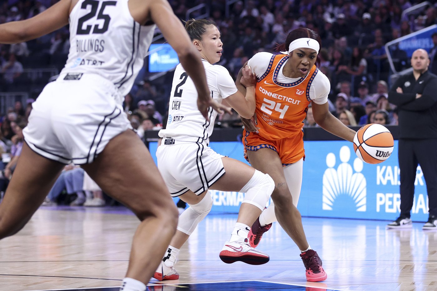 Kayla Thornton scores 21 as Valkyries hand Sun 6th consecutive loss, 87-63 | iNFOnews.ca