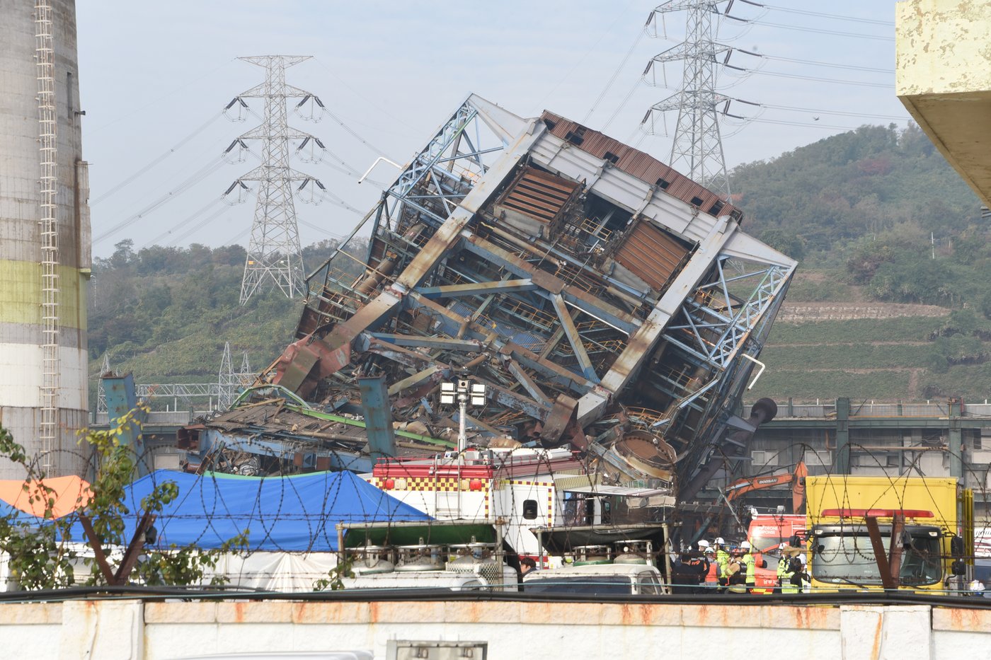 Collapse at retired South Korean power plant leaves at least 3 dead, 2 others presumed dead | iNFOnews.ca Collapse at retired South Korean power plant leaves at least 3 dead, 2 others presumed dead | iNFOnews.ca